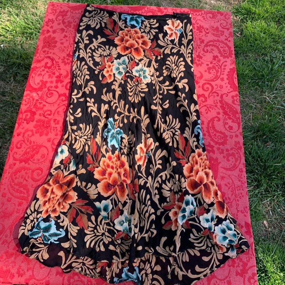 Vintage 90s silk‎ floral skirt- fits like a large - Picture 2 of 4